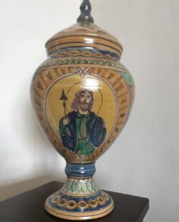 Vaso con coperchio decorato